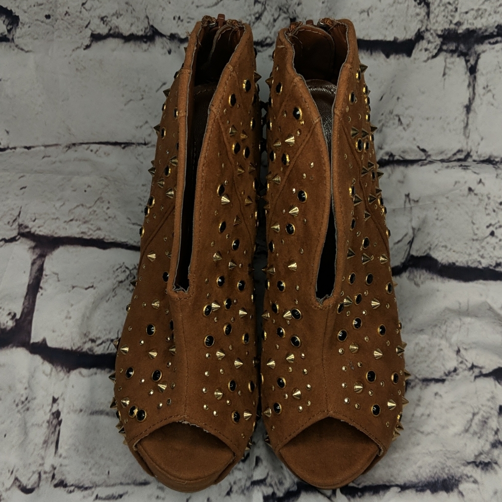 Viga Fiore Tan Studded Heels Sz 5.5